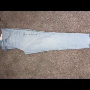 light wash American Eagle jeans (short)